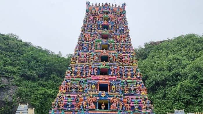 ఇంద్రకీలాద్రిపై శ్రావణ మాస సందడి..