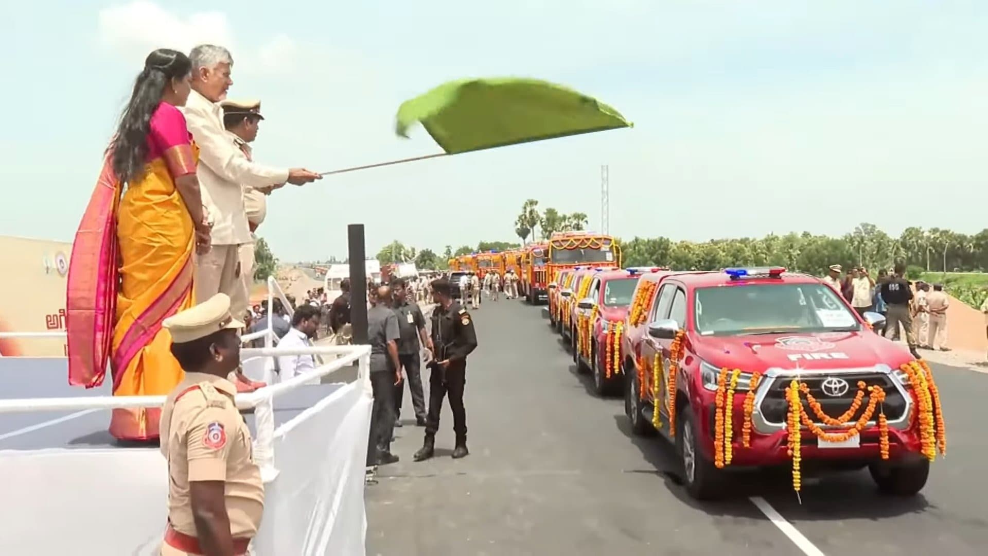 చంద్రబాబు చేతుల మీదుగా 58 కొత్త అగ్నిమాపక వాహనాలు ప్రారంభం
