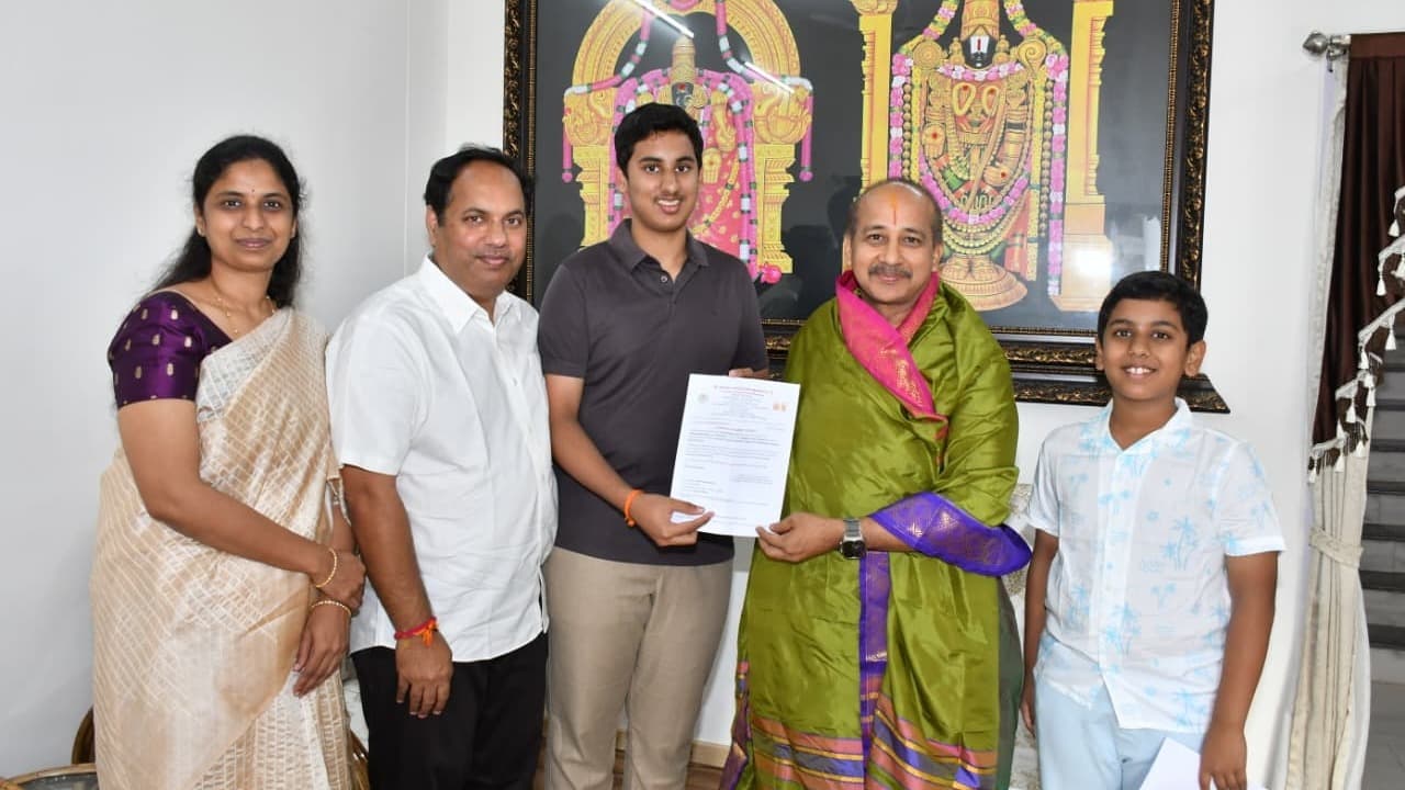 కోడెల శివప్రసాద్‌రావు కుటుంబం నుంచి రూ.20 లక్షల విరాళం