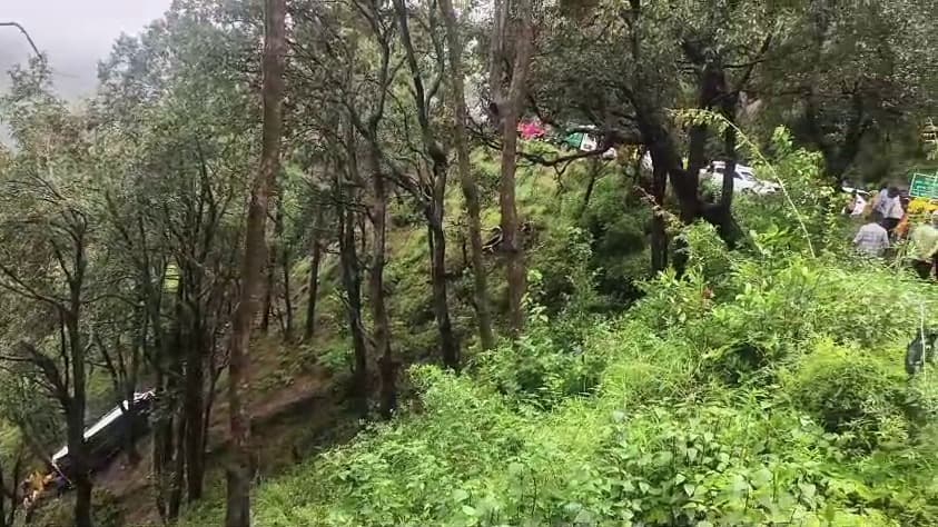 ఉత్తరాఖండ్‌లో లోయలో పడిన వాహనం..