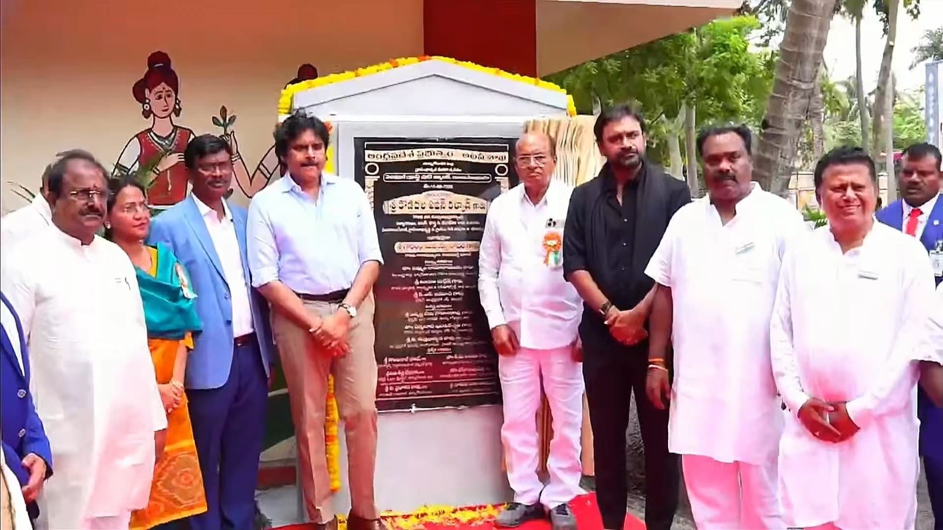 'సెంట్రల్ క్రాఫ్ట్ ఉడ్ బ్యాంక్' ప్రారంభించిన పవన్ కల్యాణ్