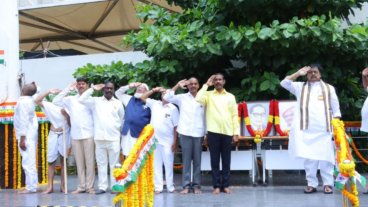 పల్లా శ్రీనివాసరావు ఆధ్వర్యంలో టీడీపీ కార్యాలయంలో ఘన వేడుకలు