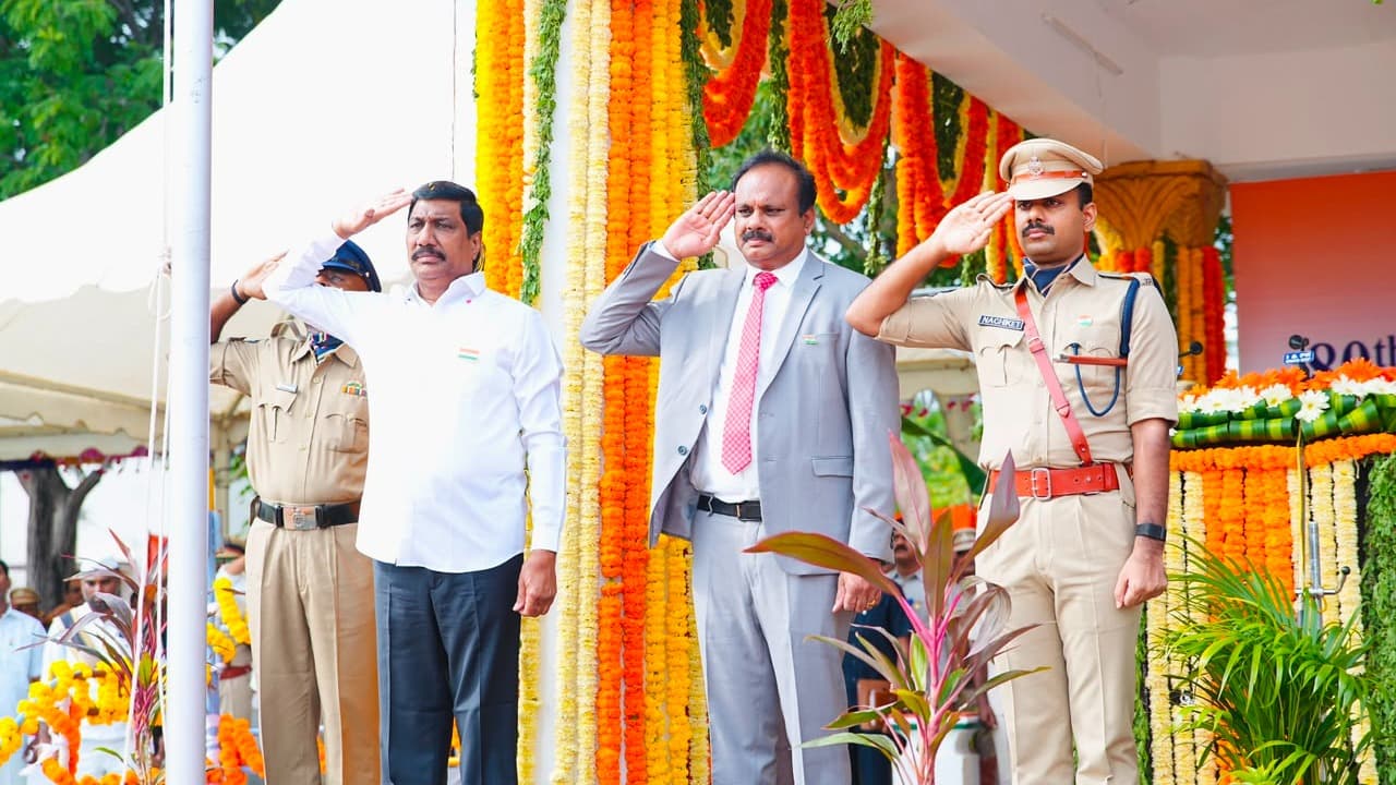 జనార్ధన్ రెడ్డి ఆధ్వర్యంలో కన్నుల పండువగా స్వతంత్ర దినోత్సవం