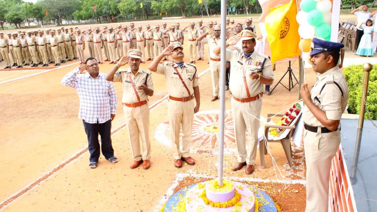 దేశం కోసం త్యాగాలకు సిద్ధం కావాలి: ఆనందరెడ్డి