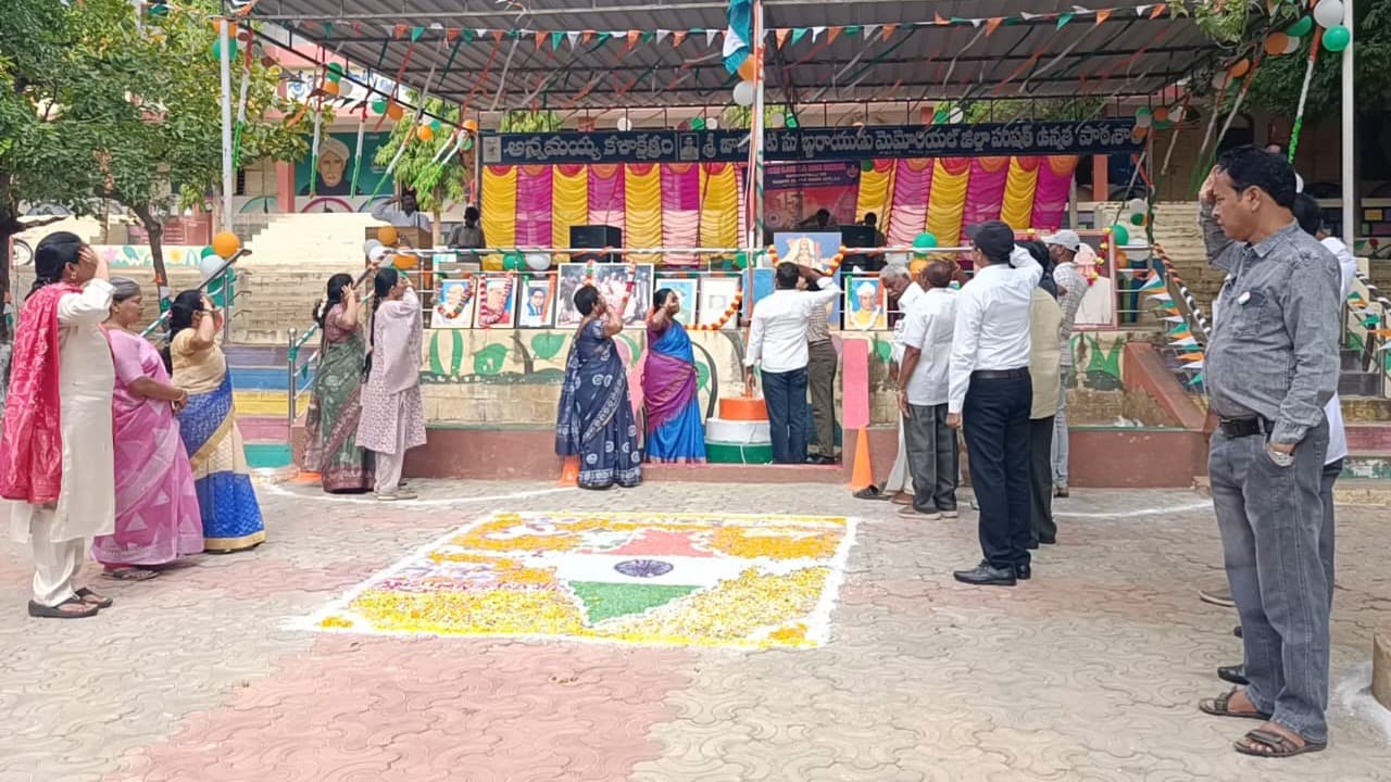 మహనీయుల త్యాగఫలమే స్వతంత్ర దినోత్సవం: భారతి