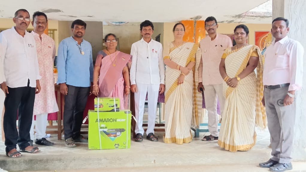 అరసాడ పాఠశాలకు పూర్వ విద్యార్థుల ఇన్వర్టర్ బహూకరణ