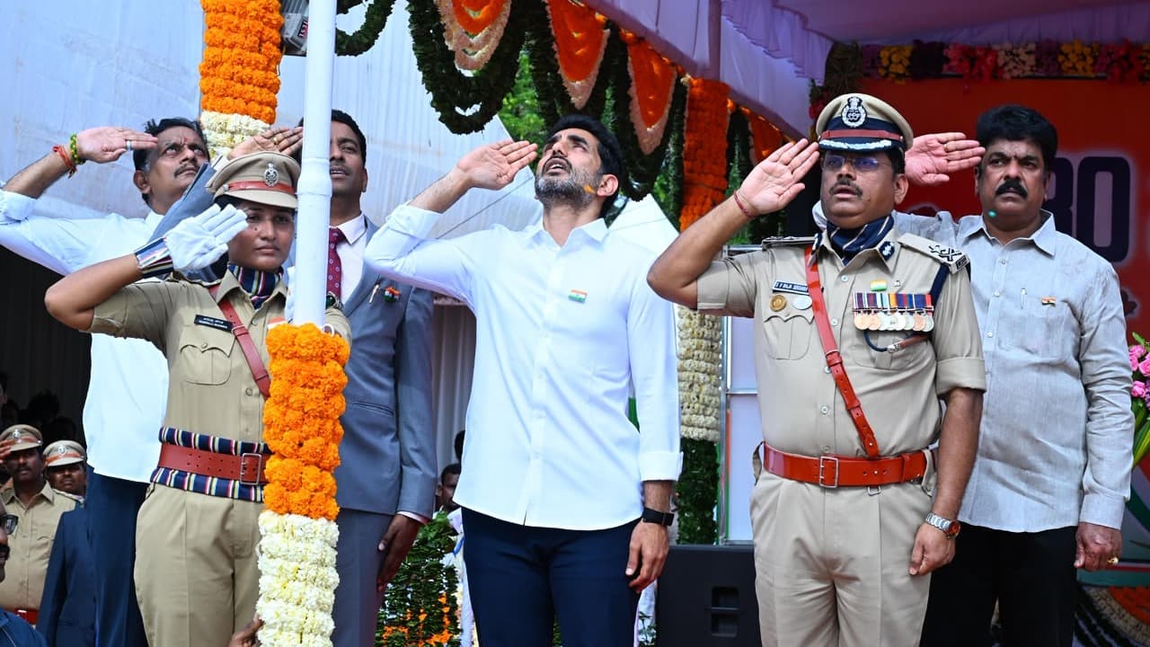 స్వర్ణాంధ్ర సాధనకు కలిసికట్టుగా కృషి: లోకేష్