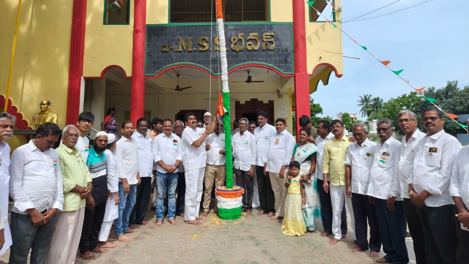 మంగళగిరి టీడీపీ కార్యాలయంలో ఘనంగా వేడుకలు