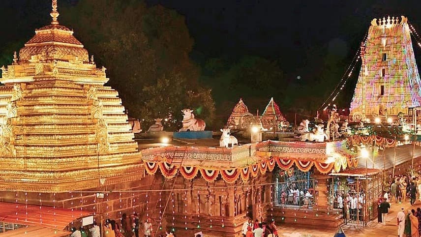 శ్రీశైలం మల్లన్న ఆలయానికి పోటెత్తిన భక్తులు