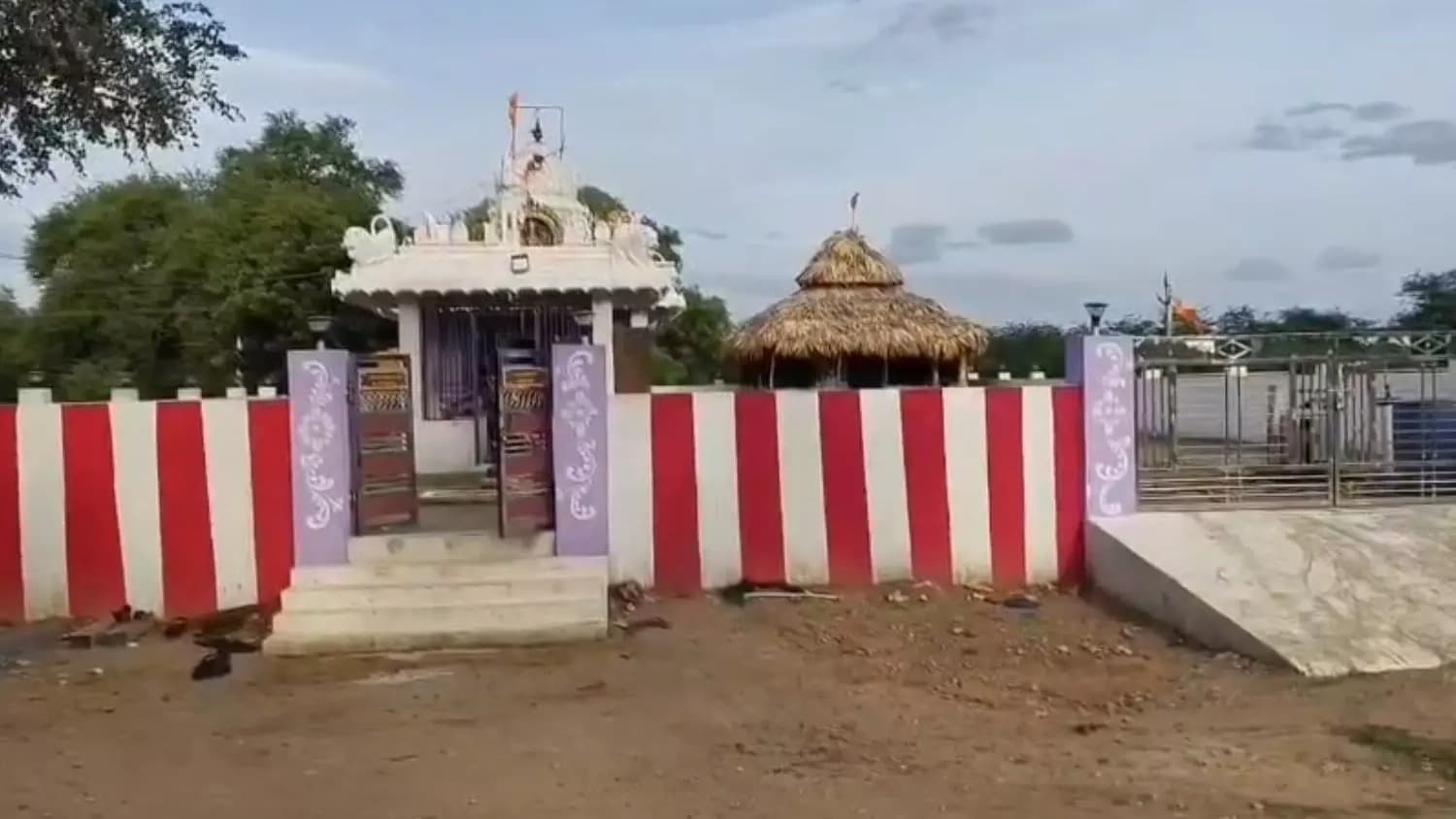 పర్లకొండ ఆలయాల్లో చోరీ..