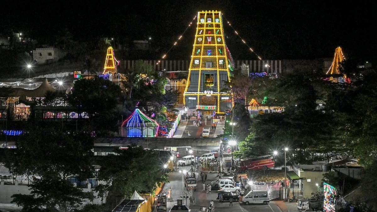శ్రీశైలం మల్లన్న ఆలయానికి పోటెత్తిన భక్తులు