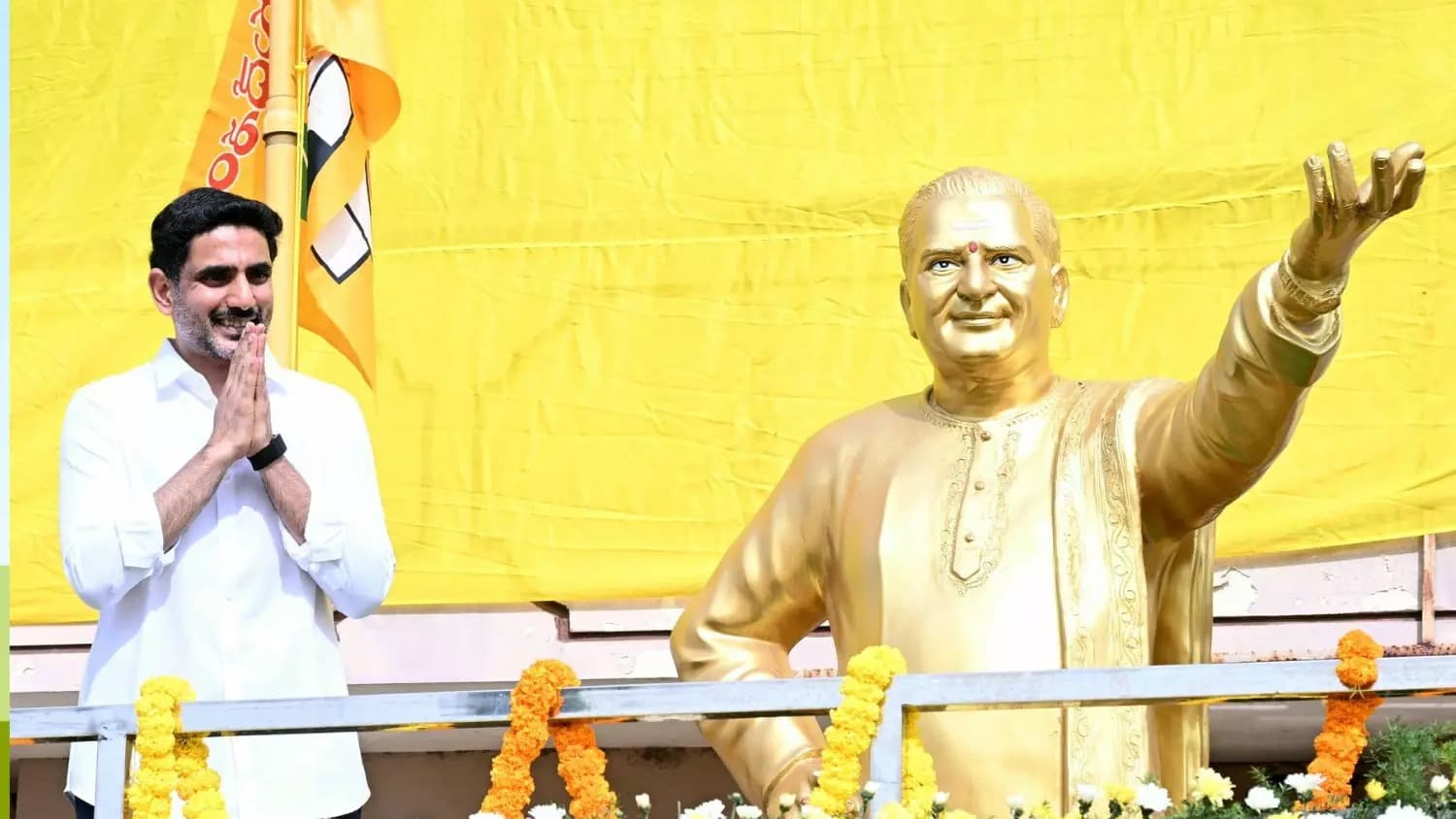 వెంకటపాలెంలో ఎన్టీఆర్ విగ్రహానికి లోకేష్ నివాళులు