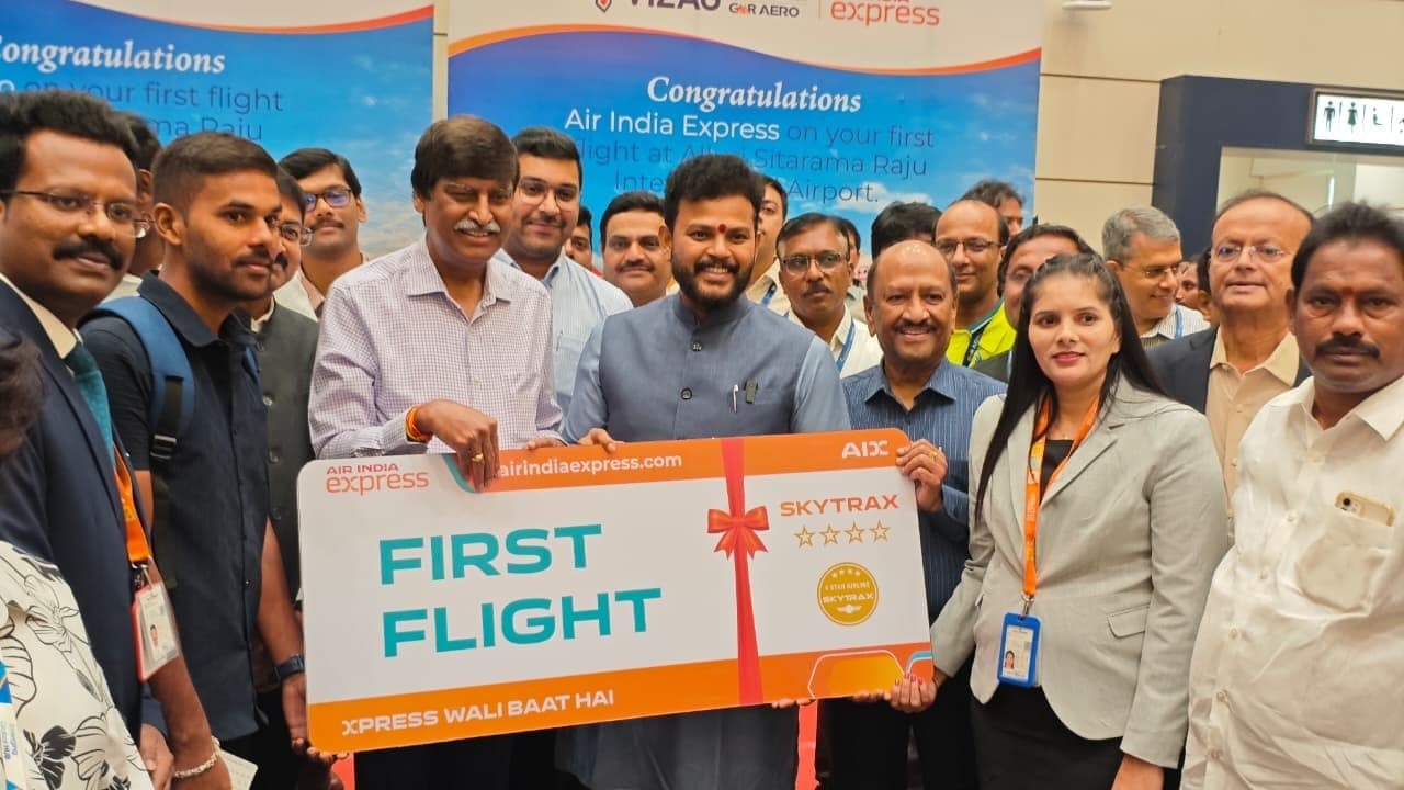 భోగాపురం విమానాశ్రయంలో తొలి వాణిజ్య విమాన సేవలు ప్రారంభం