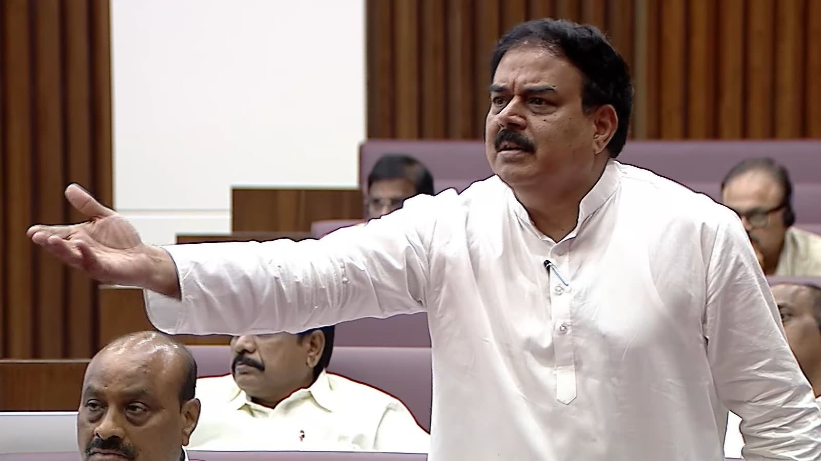 ప్రజా సమస్యలను సభ దృష్టికి తీసుకురండి: నాదెండ్ల మనోహర్