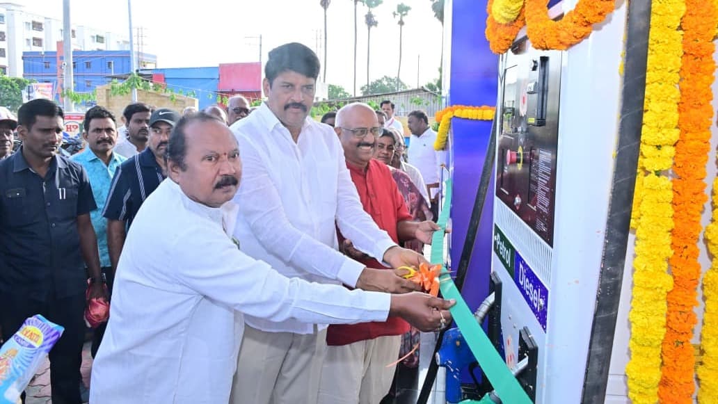 భావపూరి పెట్రో పార్క్‌ను ప్రారంభించిన ఎమ్మెల్యే వేగేశన