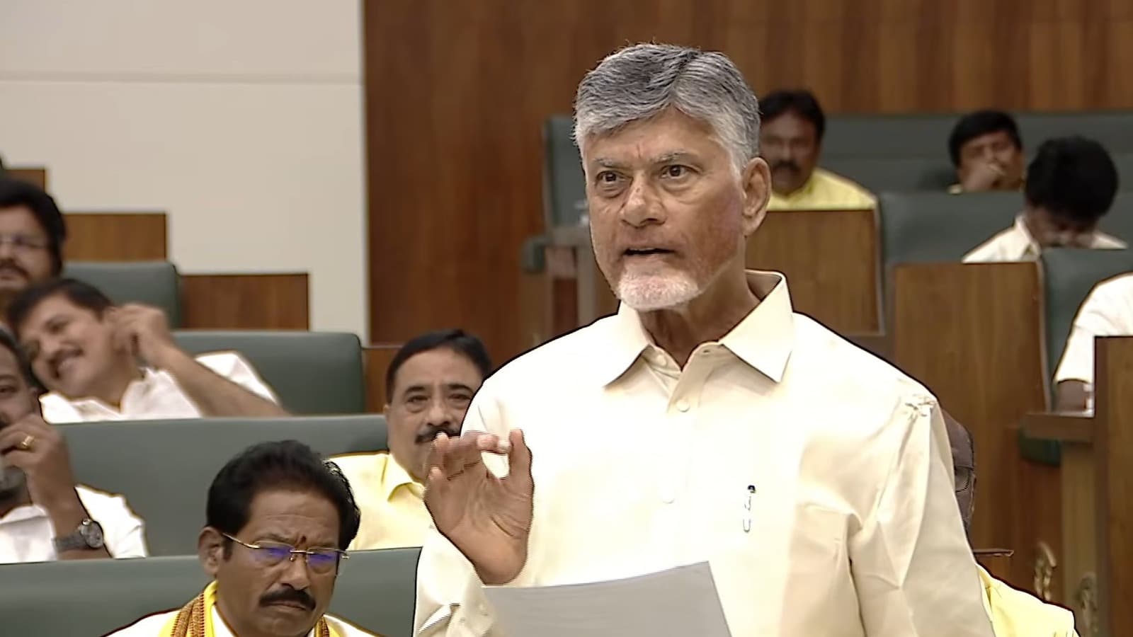విద్యపై టీడీపీ నిర్లక్ష్యం చేయలేదు: చంద్రబాబు