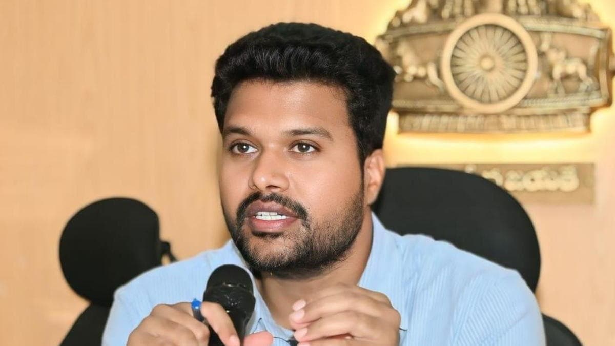 బోటు గల్లంతు ఘటనపై కలెక్టర్ మహేష్‌కుమార్ సమీక్ష