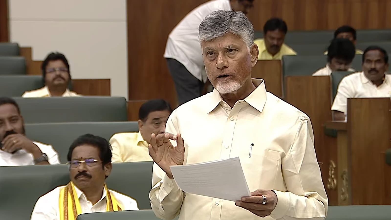 తాగునీటికి, పరిశ్రమలకు ప్రాధాన్యత ఇస్తున్నాం: చంద్రబాబు