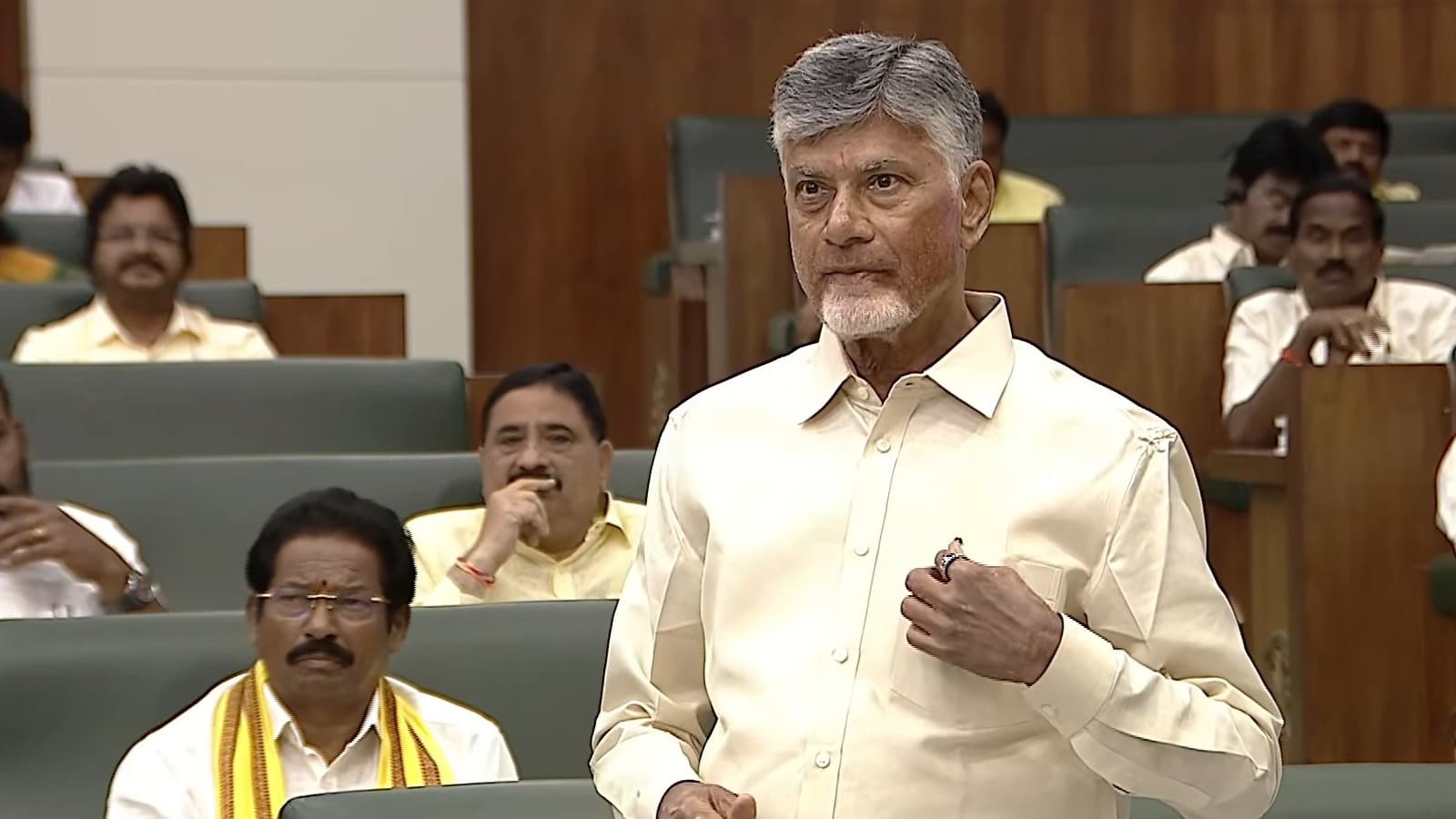 ముందస్తు చర్యలతోనే తాగునీరు: చంద్రబాబు