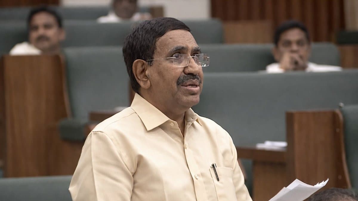 25 వేల జనాభా గ్రామాలకు ఇప్పట్లో మునిసిపాలిటీ హోదా లేదు: నారాయణ