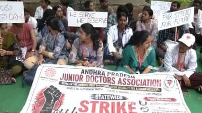 ఏపీలో జూనియర్ డాక్టర్ల నిరసన ఉధృతం..