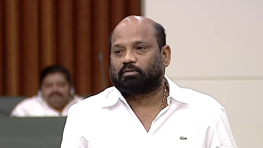 విద్యావ్యవస్థలో మార్పులు అవసరం: యార్లగడ్డ వెంకట్రావు