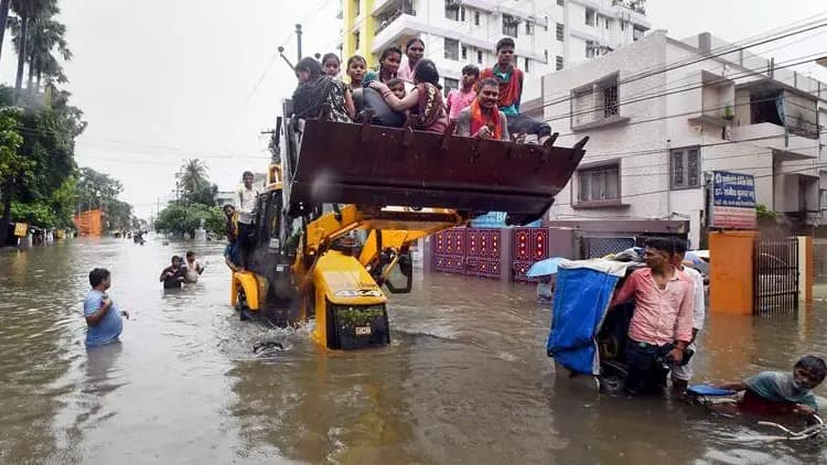 ఉత్తరప్రదేశ్‌లో వర్ష బీభత్సం.. 18 మందికి పైగా మృతి