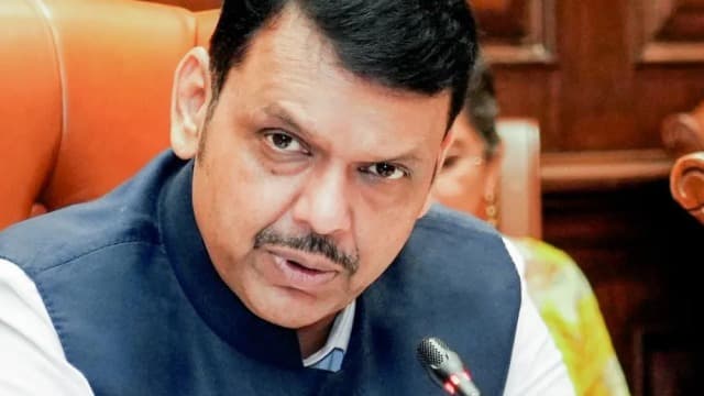మహారాష్ట్రలో సీఎం ఫడణవీస్‌కు మంత్రులపై వీటో అధికారం