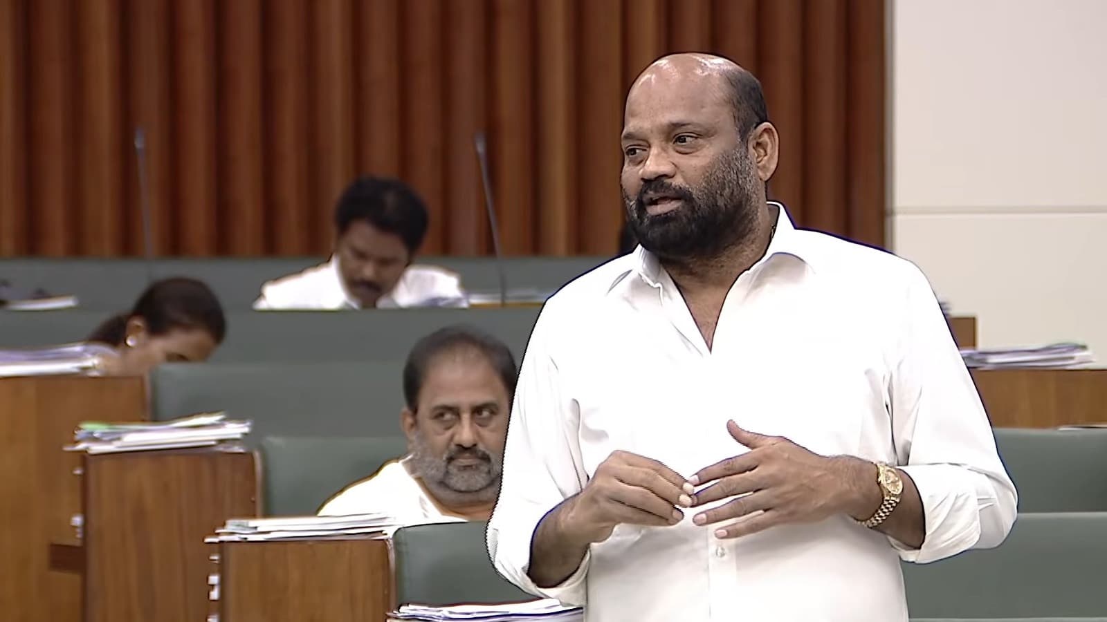 ఇంటర్‌లో తెలుగు తప్పనిసరి చేయాలి: యార్లగడ్డ వెంకట్రావు