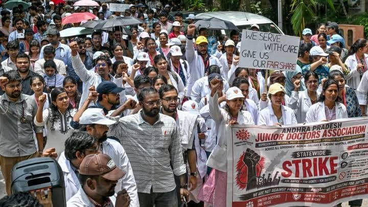 ఏపీలో కొనసాగుతున్న జూనియర్‌ డాక్టర్ల సమ్మె..!
