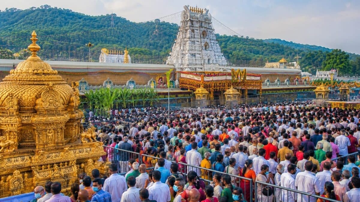 తిరుమలలో భక్తుల రద్దీ.. సర్వదర్శనానికి 18 గంటలు