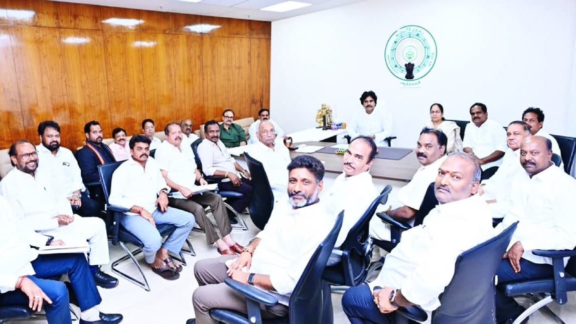 అసెంబ్లీలో పవన్ కల్యాణ్ నేతృత్వంలో జనసేన భేటీ