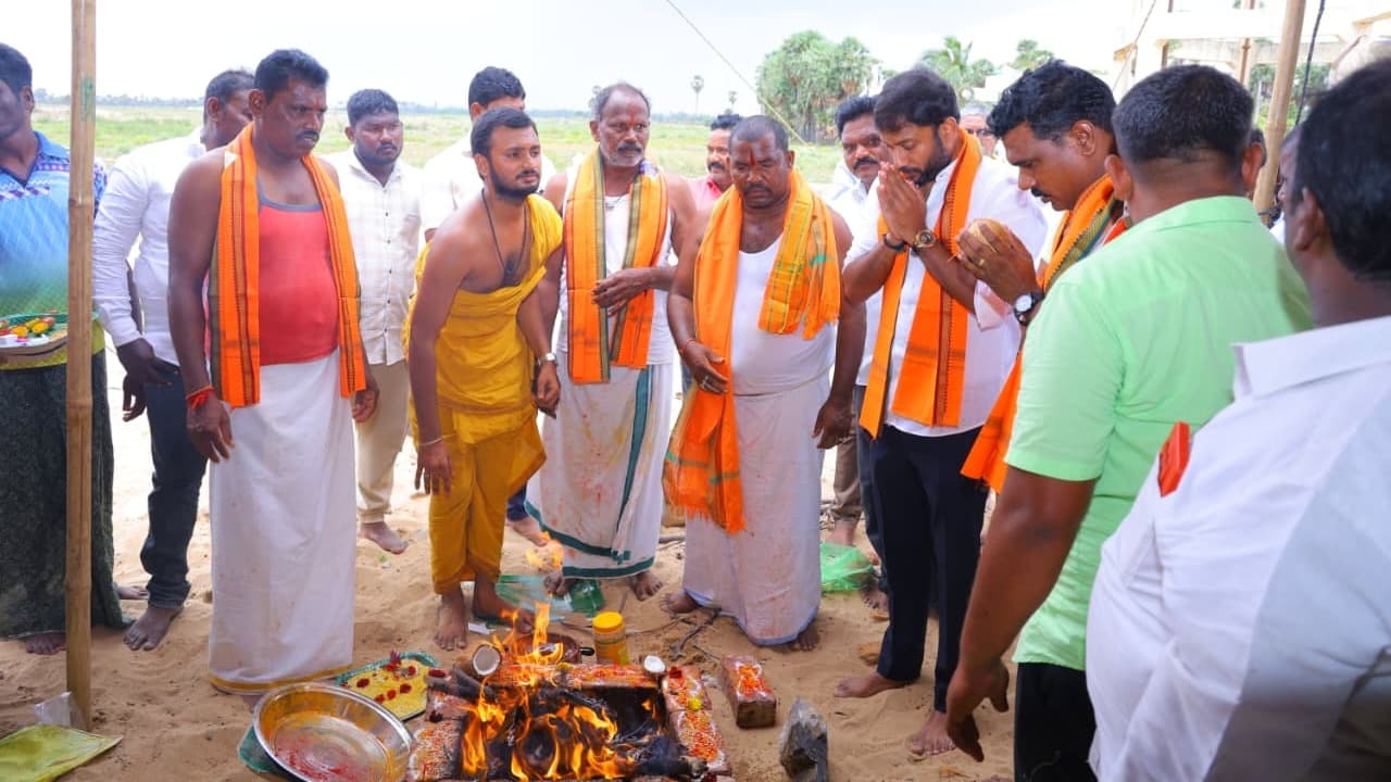 పోలేరమ్మ ఆలయ నిర్మాణానికి భూమి పూజ చేసిన మహేంద్రనాథ్