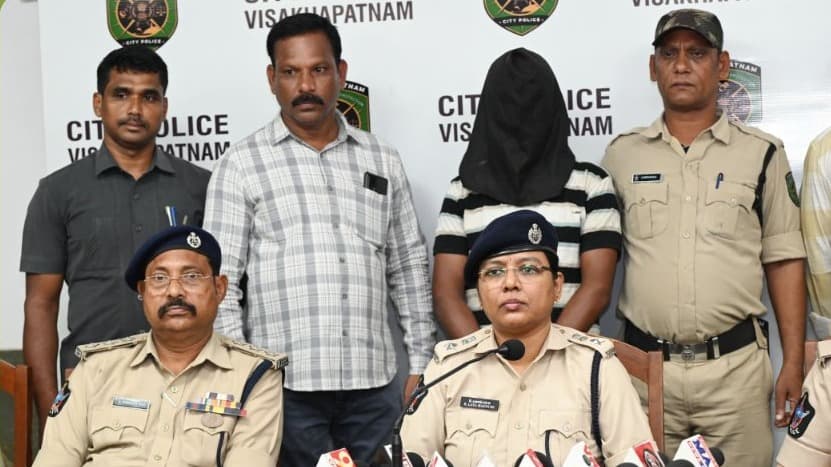 విశాఖలో అంతర్రాష్ట్ర దొంగ అరెస్ట్