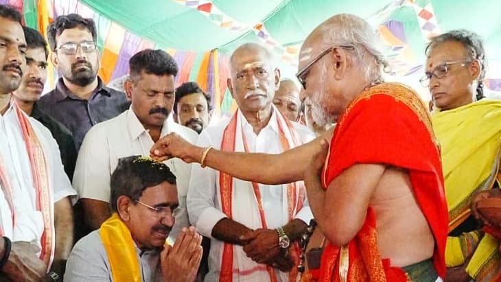 రైతుల త్యాగాలతోనే అమరావతి రాజధానిగా నిలిచింది: నారాయణ