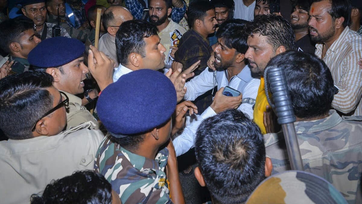 జార్ఖండ్‌లో ఉద్రిక్తత.. జేపీఎస్సీ నిరసనకారులపై దాడి