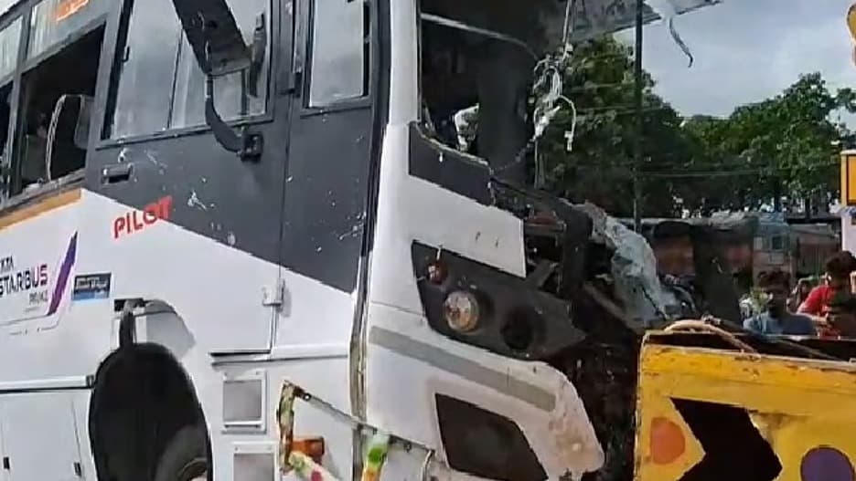 బీహార్‌లో ఘోర ప్రమాదం.. జనంపైకి దూసుకెళ్లిన బస్సు