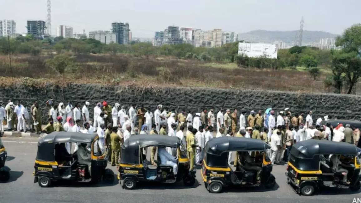 మరాఠీ పరీక్ష భయంతో ముంబైలో ఆటోలు తగ్గుముఖం