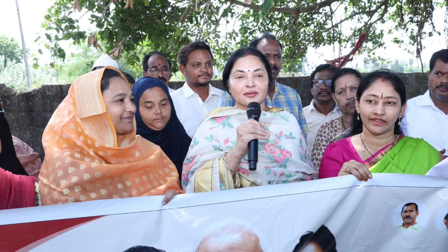రోడ్డు బాగోలేదనే మాట వినిపించకుండా చేస్తాం: ప్రశాంతి రెడ్డి
