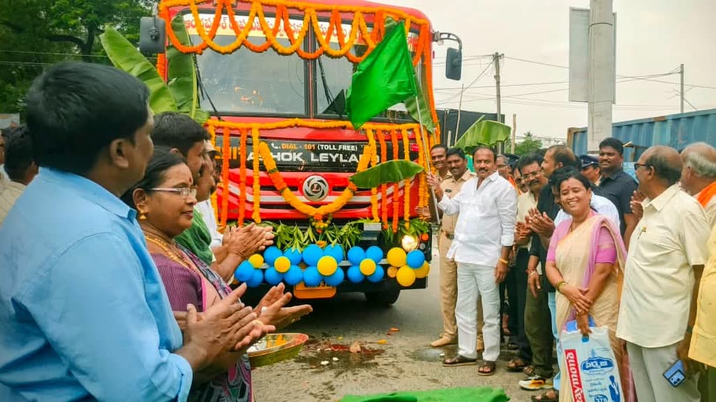 కొత్త అగ్నిమాపక వాహనం ప్రారంభించిన మాలకొండయ్య