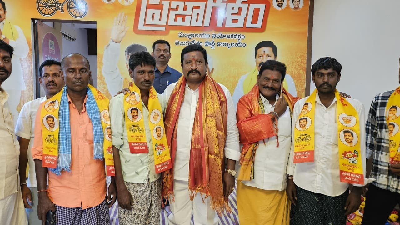 రాఘవేంద్ర రెడ్డి సమక్షంలో టీడీపీలోకి 30 కుటుంబాల చేరిక