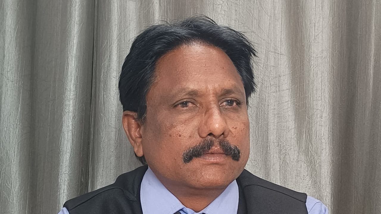 విద్యార్థుల్లో గురువుల పట్ల గౌరవం పెంచాలి: రాంబాబు