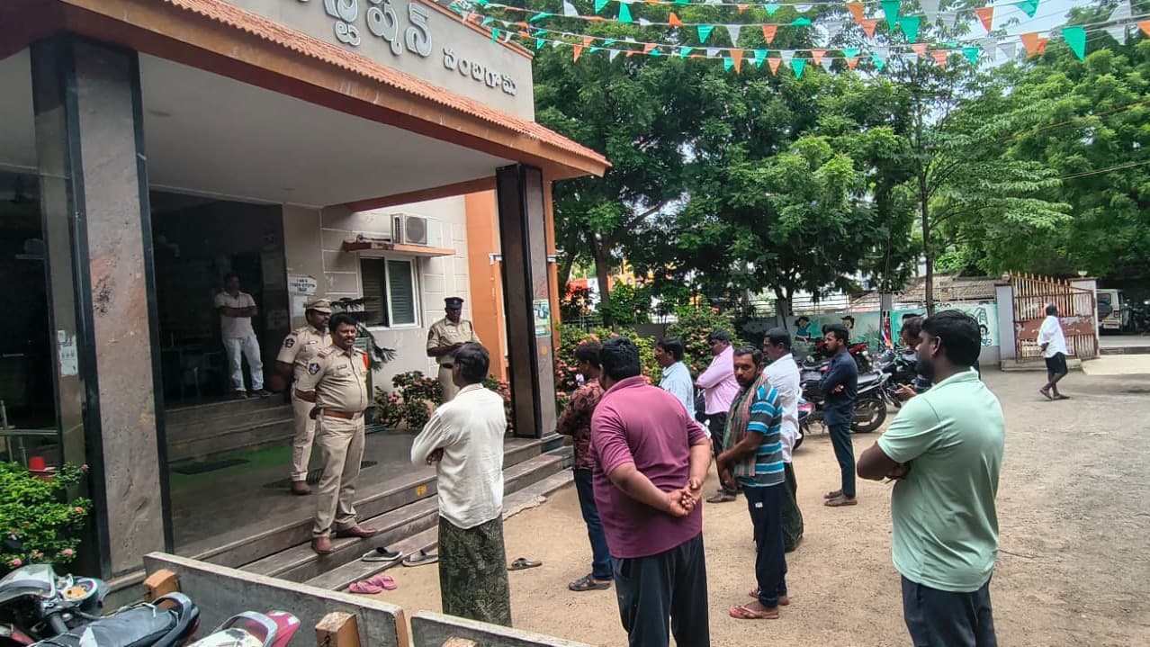 ఎన్నికల వేళ వ్యక్తిగత విభేదాలకు దూరంగా ఉండాలి: సీఐ శ్రీను