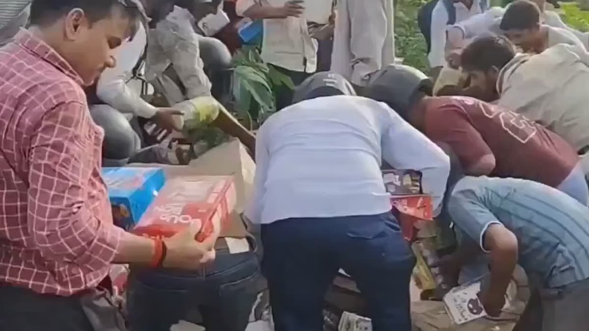 కాన్పూర్‌లో గడువు తీరిన చాక్లెట్లు.. సంచులతో ఎగబడిన జనం