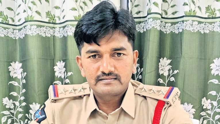 సీఐ శ్రీరామ్‌ను VRకు పంపిన ఉన్నతాధికారులు..!
