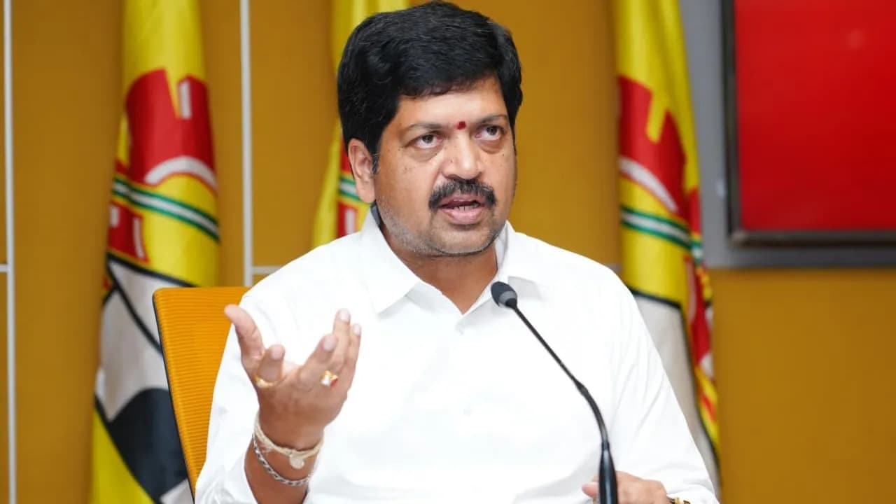 జగన్ ధన దాహానికి ప్రాజెక్టులు విధ్వంసమయ్యాయి: కొల్లు రవీంద్ర