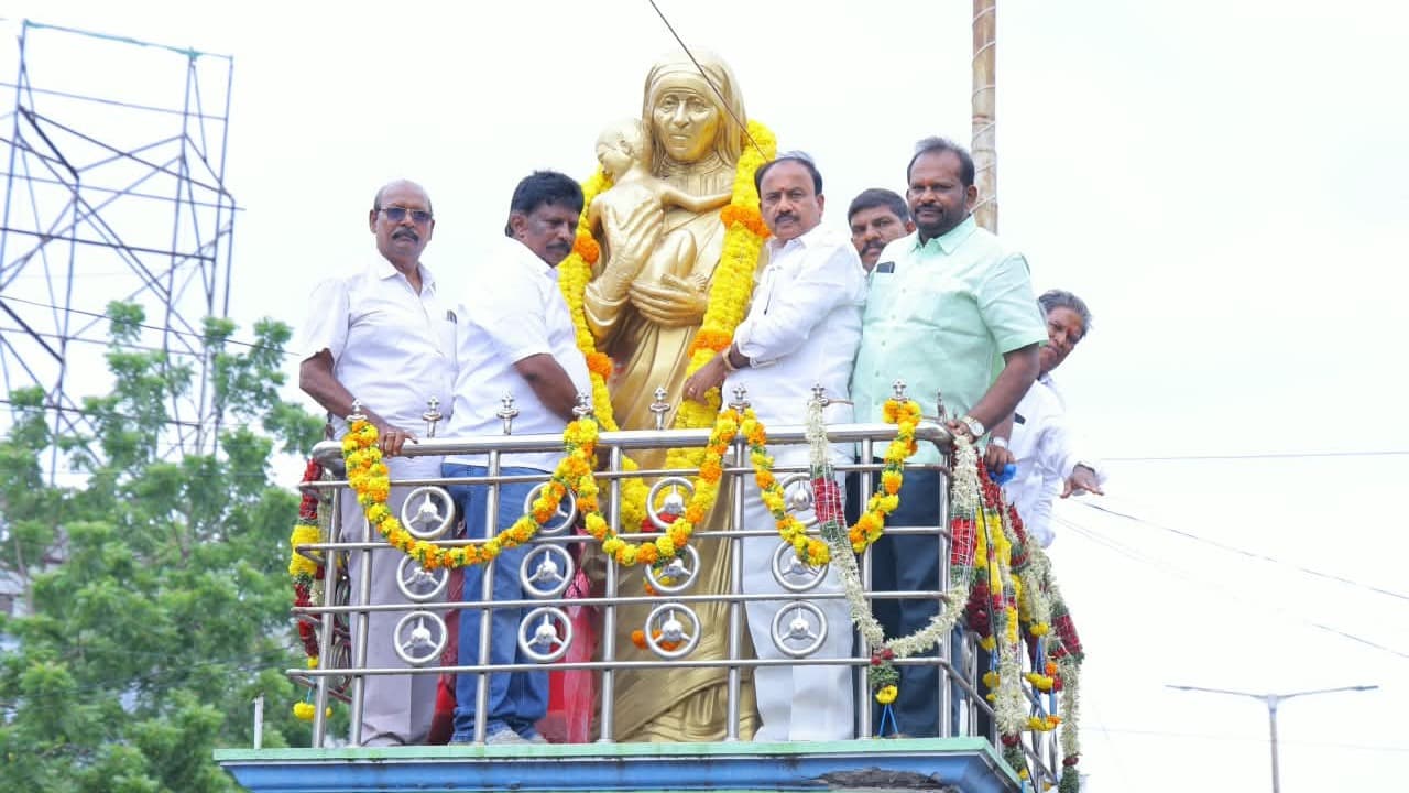 మదర్ తెరిసా జయంతికి మద్దులూరి మాలకొండయ్య నివాళులు