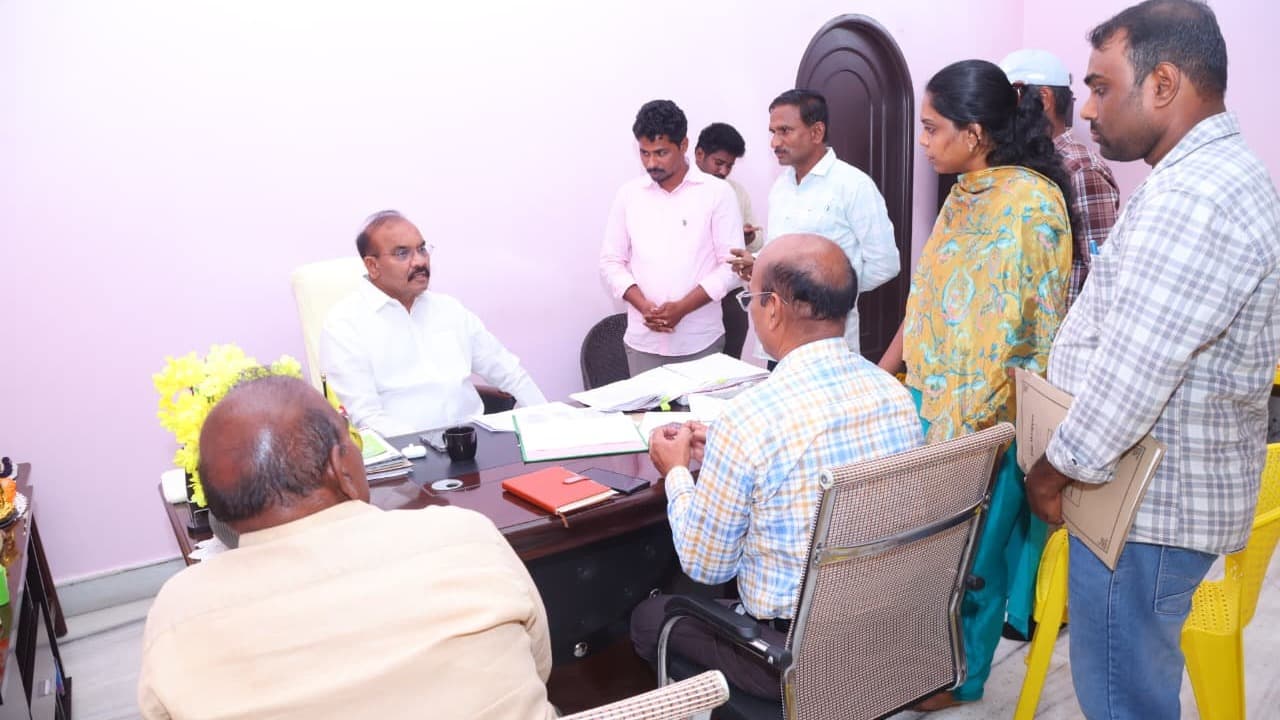 పట్టణాబివృద్ధి, సమస్యల పరిష్కారానికి సహకరించండి: ప్రత్తిపాటి