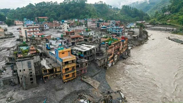 నేపాల్ వరదల్లో నలుగురు ఏపీ ఎన్నారైలు గల్లంతు