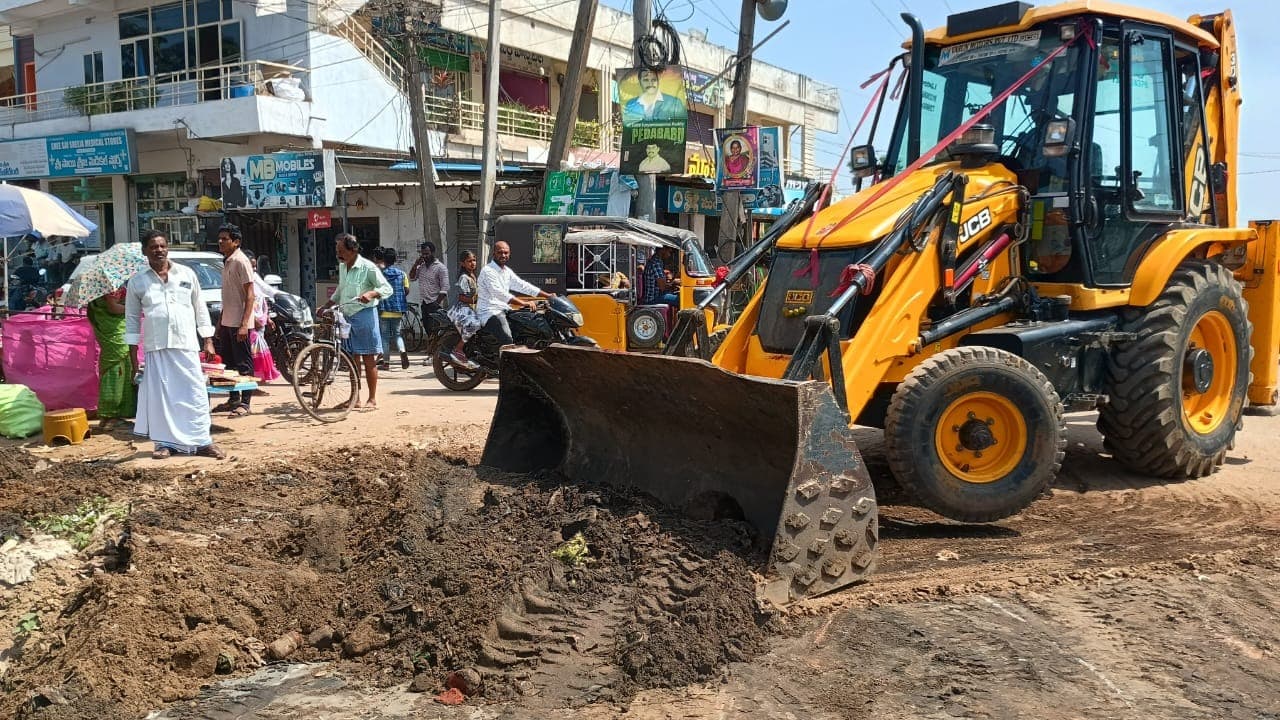 ఎల్లో సింగం కథనంతో పెరమళ్లపురం రహదారికి పరిష్కారం